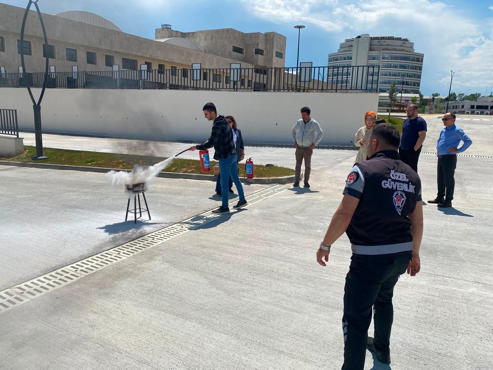 Fakültemizde Yangın Güvenliği Eğitimi ve Tatbikatı Düzenlendi