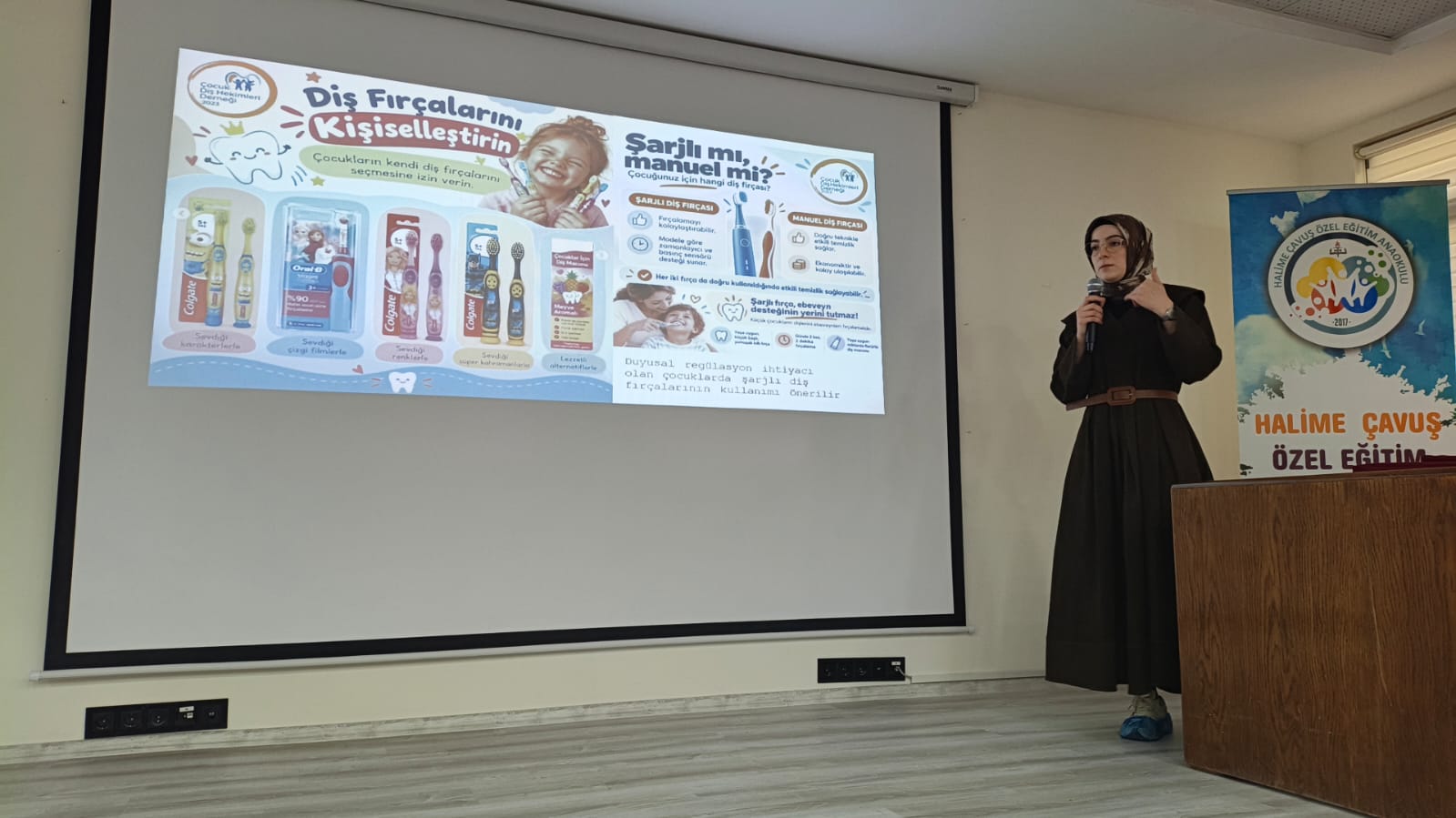 Özel Gereksinimli Bireylerin Ailelerine Yönelik Ağız ve Diş Sağlığı Eğitimi Düzenlendi